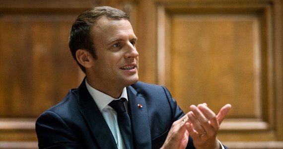 ​Prezydent Francji Emmanuel Macron rozważa zwołanie posiedzenia obu izb francuskiego parlamentu (Kongresu) w Pałacu Wersalskim - poinformował rzecznik rządu. Jest to procedura zarezerwowana głównie dla zmian w konstytucji lub ważnych przemówień głowy państwa.