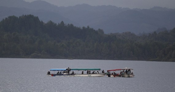 Co najmniej 9 osób nie żyje, a los 28 pozostaje nieznany po tym, jak na zbiorniku wodnym w pobliżu miasteczka Guatape w północno-zachodniej Kolumbii zatonął statek wycieczkowy. Na jego pokładzie było ok. 170 pasażerów.