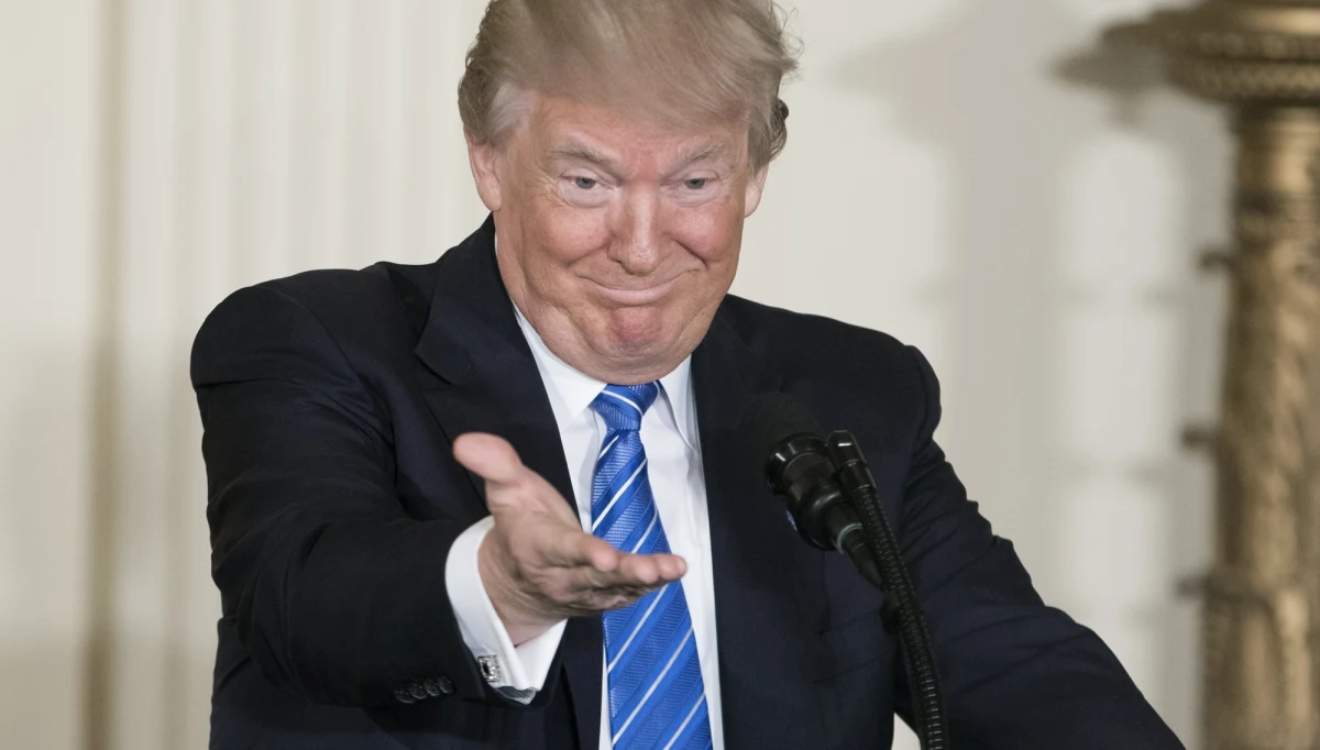 Sąd Najwyższy USA tymczasowo zezwolił na wprowadzenie w życie dekretu imigracyjnego prezydenta Donalda Trumpa. Zabrania on wjazdu do USA osobom z sześciu krajów. "Ta decyzja pozwoli mi wykorzystać najważniejszy instrument ochrony naszego kraju" - skomentował postanowienie SN Trump. 