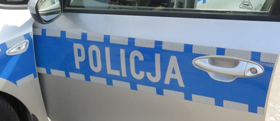 Policyjny pościg w okolicach Pabianic pod Łodzią. Funkcjonariusze ścigali 66-letniego dilera narkotyków. Mężczyzna był poszukiwany listem gończym.
