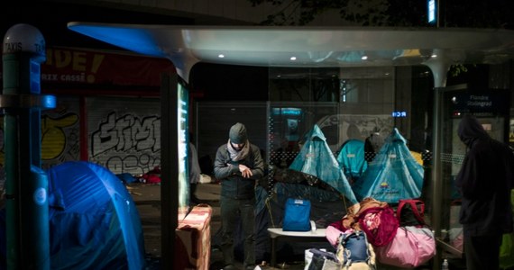 Sąd w Boulogne-sur-mer, na północy Francji, uznał 44-letnią Beatrice Huret za winną przemytu migranta z Iranu do Wielkiej Brytanii. Jednak darował jej karę, biorąc pod uwagę, że kobieta popełniła przestępstwo z miłości - informuje AFP.