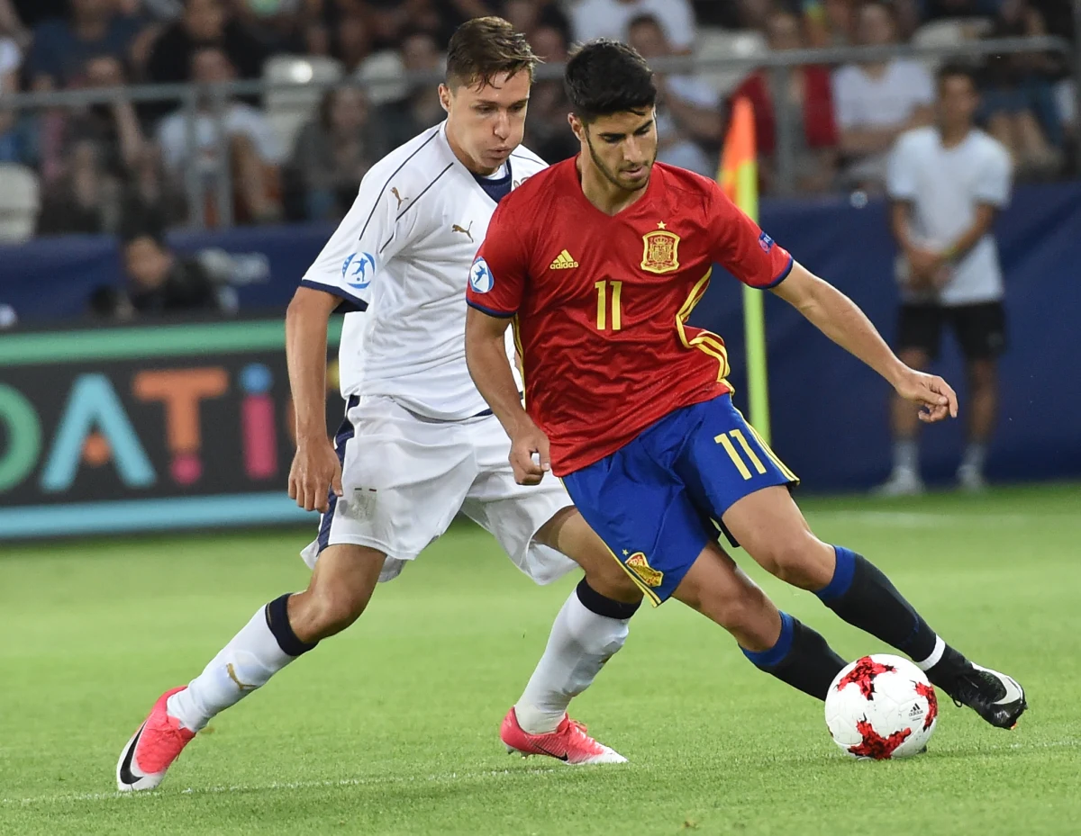 Hiszpania pokonała w Krakowie Włochy 3:1 (0:0) w drugim półfinale piłkarskich mistrzostw Europy do lat 21. W piątkowym finale - również na stadionie Cracovii - zmierzy się z Niemcami, którzy wygrali w Tychach po rzutach karnych z Anglią 4-3. Wcześniej było 2:2.