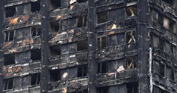 Do 80 wzrosła liczba ofiar śmiertelnych albo osób zaginionych uważanych za zmarłe w wyniku pożaru wieżowca Grenfell Tower w Londynie - poinformowała policja, zastrzegając, że minie wiele miesięcy, zanim znany będzie ostateczny bilans. Poprzedni bilans ofiar śmiertelnych wynosił 79 ofiar.