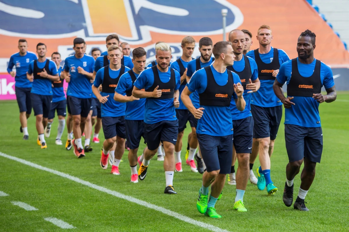 Piłkarze Lecha Poznań i Jagiellonii Białystok rozpoczynają dzisiaj rywalizację w 1. rundzie eliminacji Ligi Europejskiej. Poznaniacy zmierzą się u siebie z macedońskim Pelisterem Bitola, zaś rywalem ekipy z Białegostoku będzie w Gruzji Dinamo Batumi. Rewanże rozegrane zostaną za tydzień.