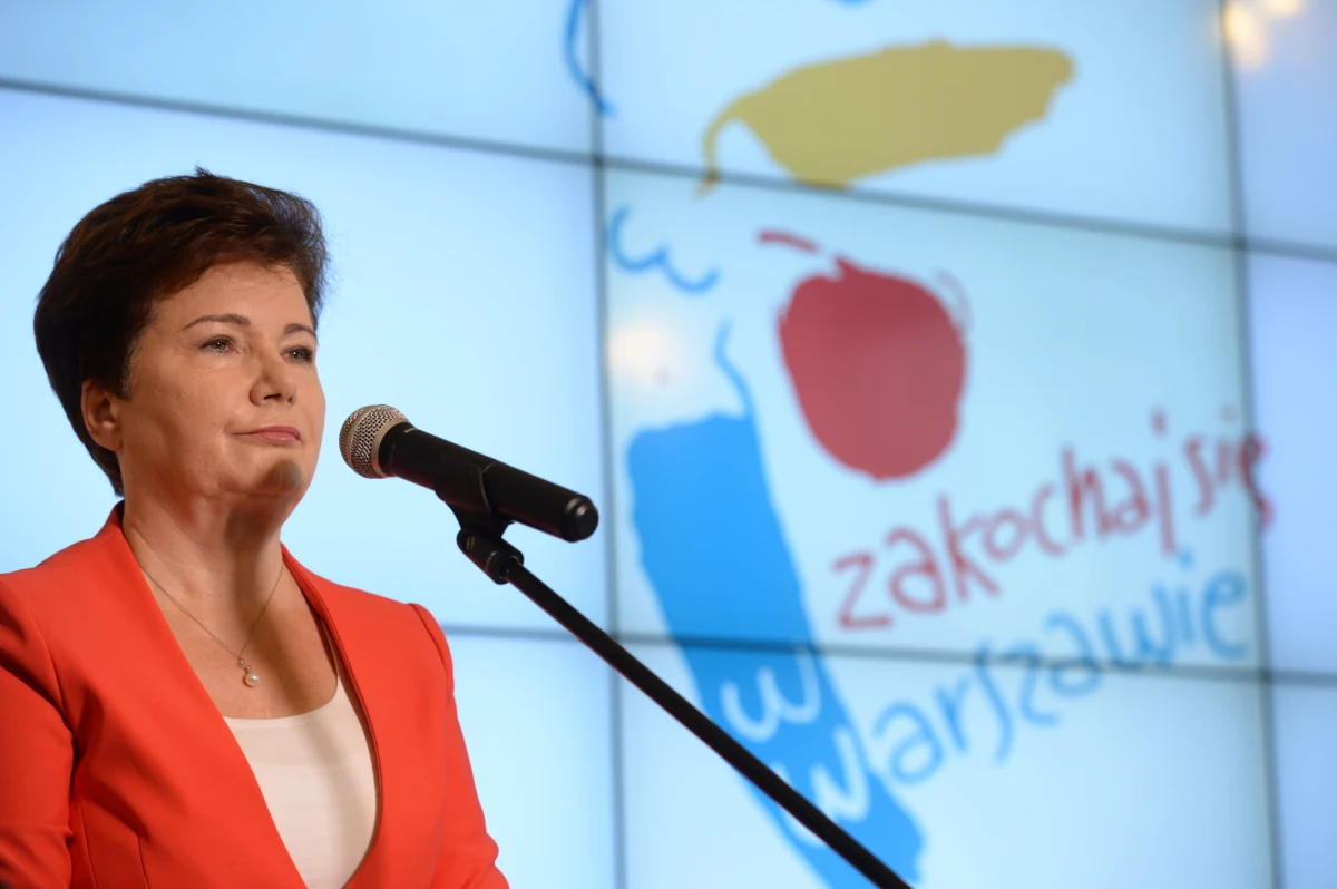 Prezydent Warszawy Hanna Gronkiewicz-Waltz zadeklarowała w czwartek, że stołecznemu ratuszowi zależy na wyjaśnieniu nieprawidłowości wokół stołecznej reprywatyzacji, jednak - jak powtórzyła - ratusz nie jest stroną w postępowaniu przed komisją weryfikacyjną. Gronkiewicz-Waltz została w czwartek wezwana przed komisję weryfikacyjną w charakterze świadka, jednak się nie stawiła.
