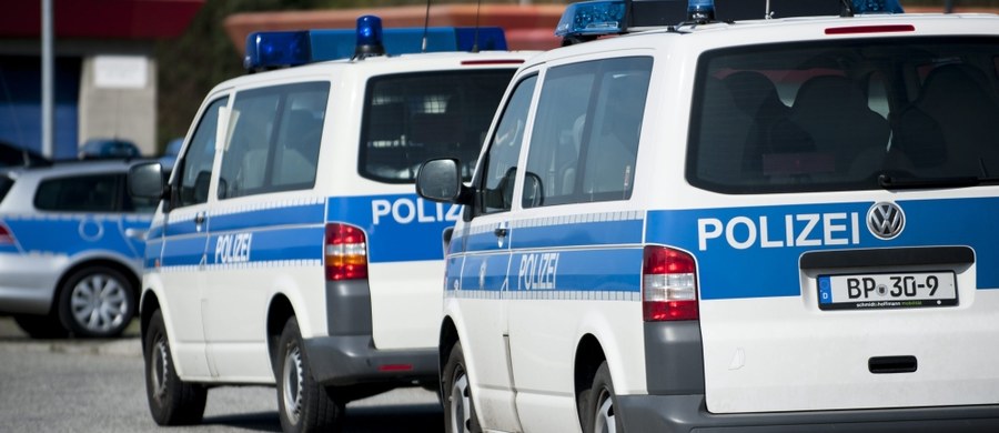 ​Trzy osoby z Polski zginęły w wypadku samochodowym w Saksonii - poinformowała niemiecka policja. Do wypadku doszło na autostradzie A4.