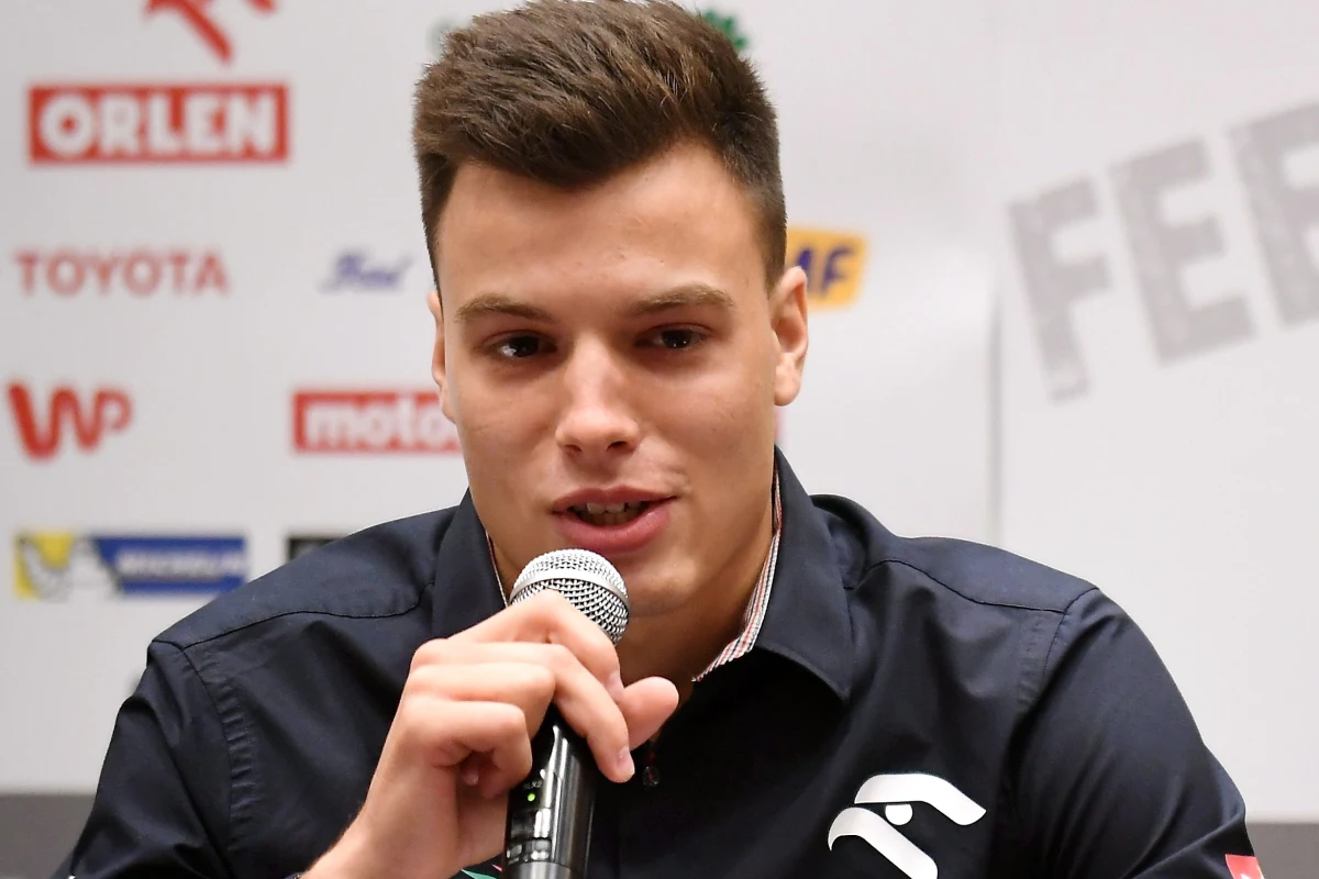 "To będzie dla nas niesamowite wyzwanie. Znamy te odcinki z ubiegłych lat. Doświadczenie nam na pewno pomoże" - tak o 74. Rajdzie Polski mówi w rozmowie z RMF FM rajdowiec Hubert Ptaszek. "Jeśli chodzi o to, co działo się dzisiaj, to po prostu pojechaliśmy ten odcinek w Mikołajkach powolutku, z zimną głową, żeby po prostu nie zrobić jakieś głupiego błędu, który kosztuje tutaj naprawdę dużo" - dodaje rajdowiec, komentując walkę na pierwszym odcinku specjalnym. 