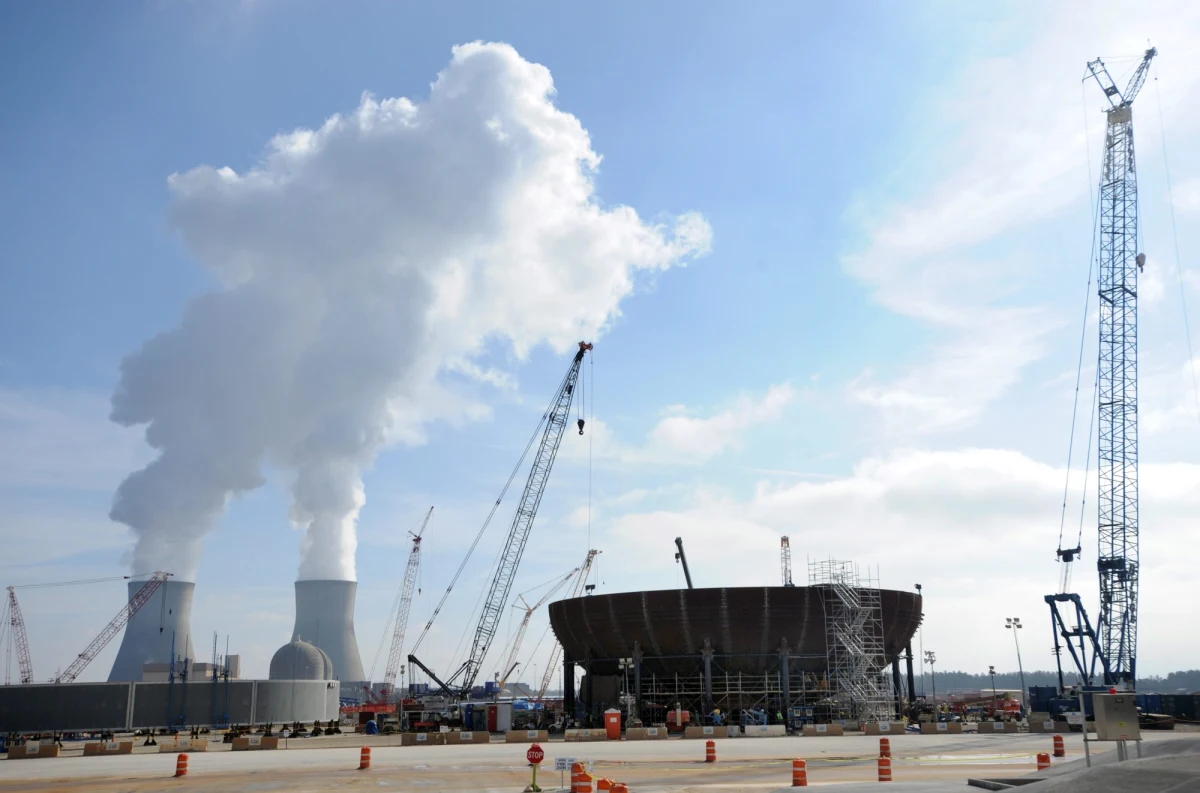 Hakerzy włamali się do sieci elektrowni atomowych w USA – podaje Business Insider i portal E&E News. Cyberatak dotyczył biznesowej części infrastruktury elektrowni. Krytyczna infrastruktura nie ucierpiała.