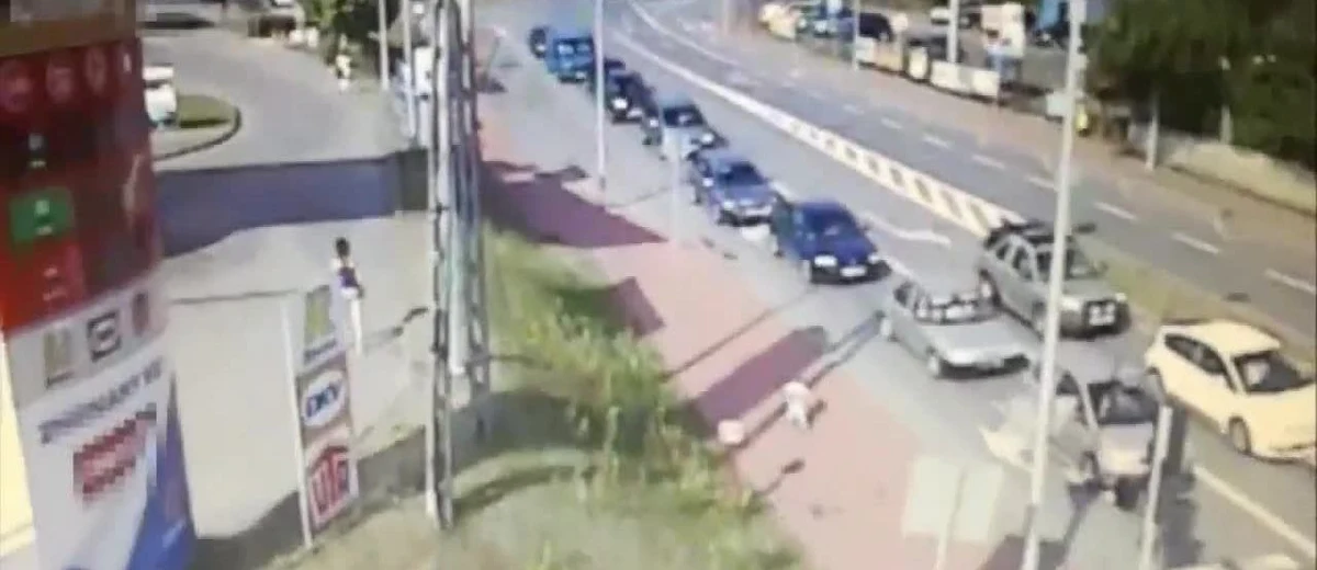 Starachowiccy dzielnicowi otoczyli opieką 3,5-letniego chłopca, który błąkał się ulicami miasta. Na szczęście maluchowi nic się nie stało.