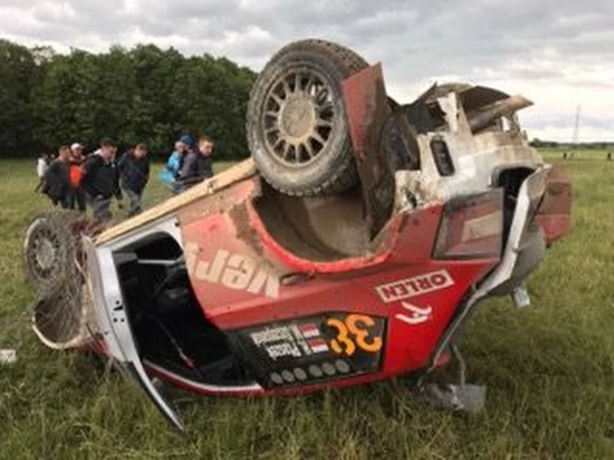 Belg Thierry Neuville (Hyundai I20 WRC), wicelider klasyfikacji generalnej mistrzostw świata, objął prowadzenie w 74. Rajdzie Polski, 8. rundzie czempionatu globu. Drugi jest Estończyk Ott Tanak (Ford Fiesta WRC), a trzeci Fin Jari-Matti Latvala (Toyota Yaris WRC).