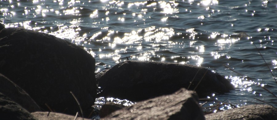 Jedna osoba poniosła śmierć w wypadku na Jeziorze Bocznym na Mazurach. Ofiarą jest 35-letnia kobieta z Warszawy. 