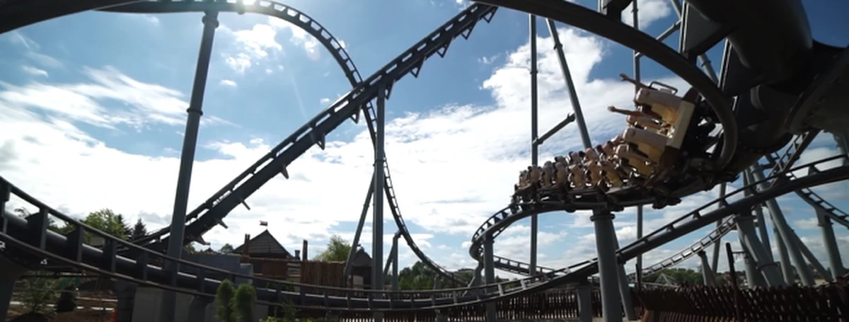 Największy w Europie Środkowej rollercoaster działa już w chorzowskiej Legendii. W piątek emocji związanych z przejazdem zaznawali dziennikarze i zaproszeni goście. Od soboty będzie mógł przeżyć to każdy chętny. 