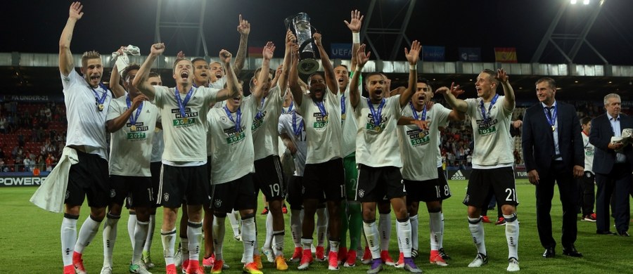 Piłkarze reprezentacji Niemiec zostali mistrzami Europy do lat 21. W finale rozgrywanego w Polsce turnieju pokonali w Krakowie Hiszpanię 1:0 (1:0). To ich drugi tytuł w historii, poprzednio triumfowali w 2009 roku.
