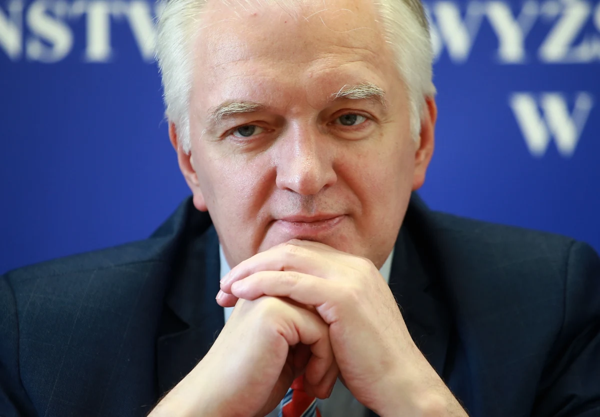 „Polska jest jedna” – to hasło kongresu Prawa i Sprawiedliwości oraz Zjednoczonej Prawicy w Przysusze. Tuż przed rozpoczęciem zjazdu wicepremier Jarosław Gowin, w rozmowie z reporterem RMF FM Patrykiem Michalskim, deklaruje, że obóz rządowy chce wygaszać fronty sporów i szukać porozumienia z opozycją. Gowin mówi o konieczności zmian w sposobie prowadzenia naszej polityki zagranicznej, krytykuje pomysł likwidacji Narodowego Funduszu Zdrowia i zapewnia, że projekt nowej konstytucji nie będzie tematem, którym politycy zajmą się w Przysusze. „Gospodarka, gospodarka i jeszcze raz gospodarka” – tak Gowin mówi o planach rządu na najbliższe 2 lata.