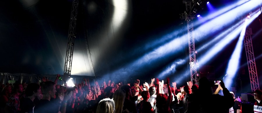 ​Z powodu przestępstw na tle seksualnym, do których doszło na rozpoczętym w środę festiwalu rockowym Bravalla w mieście Norrkoeping na południowym wschodzie Szwecji, przyszłoroczna edycja imprezy nie odbędzie się - poinformował w sobotę organizator festiwalu.