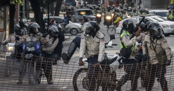 Już co najmniej 80 osób zginęło w trwających od początku kwietnia w Wenezueli antyrządowych protestach. Jak podała prokuratura, w mieście Barquisimeto w piątkowych starciach z policją zginęły cztery osoby.