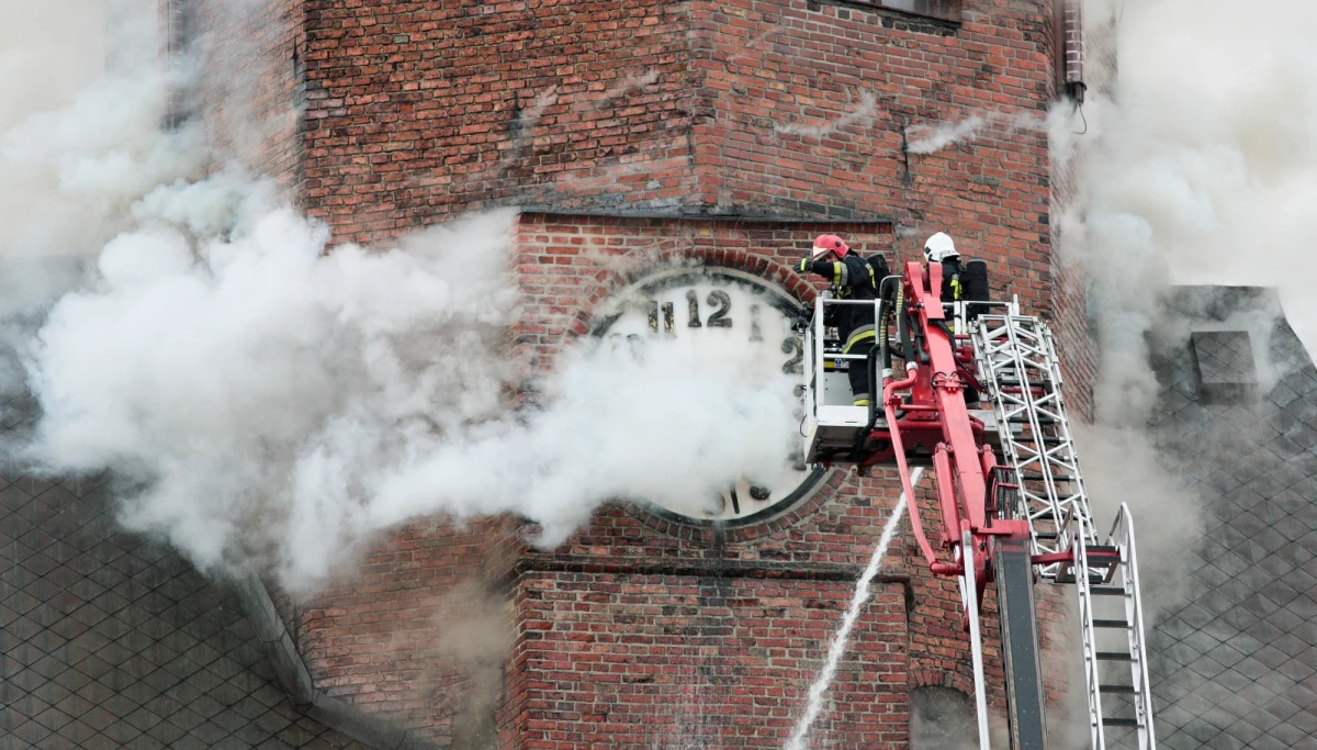 Kopułę spalonej wieży katedry w Gorzowie Wielkopolskim najprawdopodobniej trzeba będzie zdemontować. Ocena, jak to zrobić, należy do strażaków oraz nadzoru budowlanego. Strażacy sprawdzają też, czy udało się ugasić wszystkie zarzewia ognia. Udział w gaszeniu pożaru zabytkowej katedry brało 30 zastępów straży pożarnej. 
