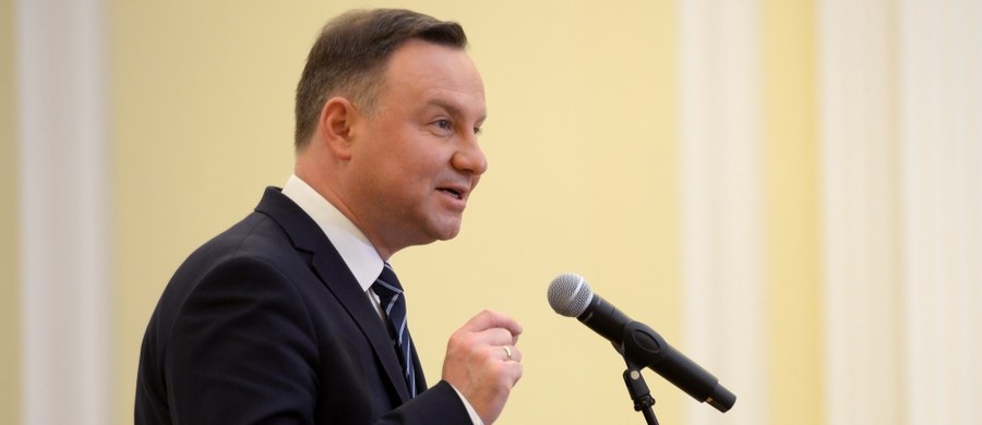 Warszawską Starówkę wpisano na Listę Światowego Dziedzictwa jako przykład walki o przetrwanie dziedzictwa kulturowego - mówił prezydent Andrzej Duda otwierając sesję Komitetu Światowego Dziedzictwa UNESCO. Wierzę, że polscy eksperci przyczynią się do odbudowy Aleppo - powiedział. Prezydent Duda wziął udział w niedzielę w Krakowie w uroczystości otwarcia 41. sesji Komitetu Światowego Dziedzictwa UNESCO.