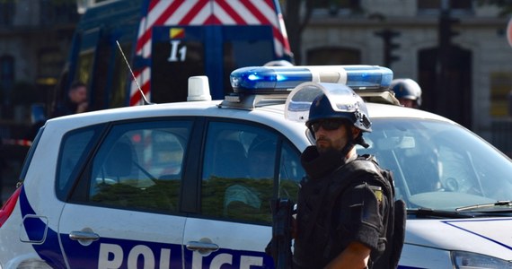 Strzelanina przed meczetem Arrahma w Awinione na południu Francji – podał na swej stronie dziennik La Provence (Prowansja). Pięć osób odniosło lekkie rany. Sprawcy zbiegli. Trwa pościg. Prokuratura wyklucza atak terrorystyczny.