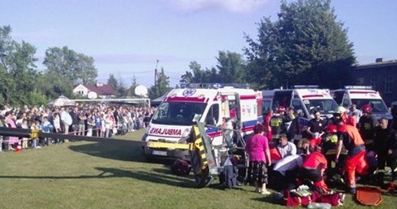 Nic nie zagraża życiu rannych podczas wypadku na pikniku rodzinnym w Skrzyszowie koło Tarnowa w Małopolsce. Złamał się podnośnik pod koszem, w którym znajdowało się pięć osób. Było to na wysokości około 5 metrów. Poszkodowani to czwórka dzieci i strażak. 