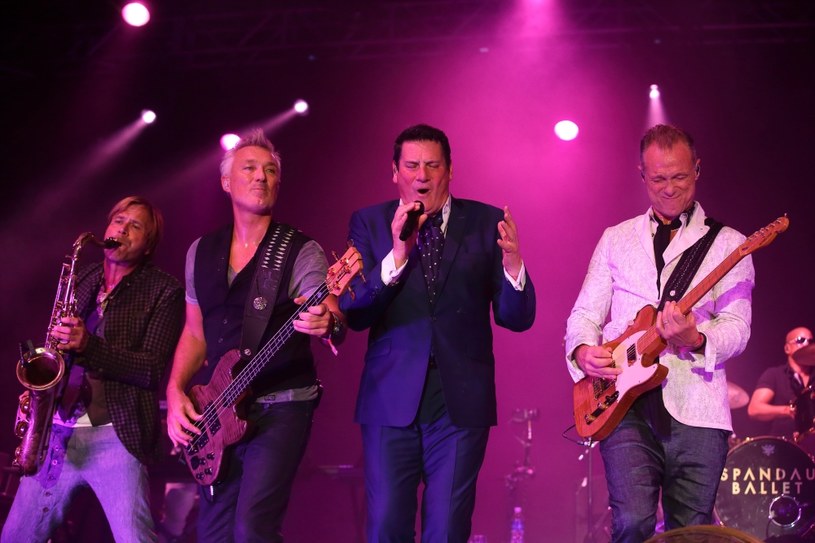 Tony Hadley poinformował, że na dobre odchodzi z brytyjskiej grupy Spandau Ballet, która największą popularnością cieszyła się w latach 80. Zespół postanowił kontynuować działalność bez swojego wokalisty.