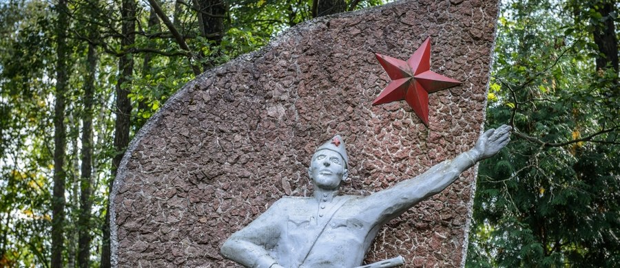 Rosja wszelkimi dostępnymi sposobami spróbuje zablokować burzenie pomników komunistycznych w Polsce. Deputowani rosyjskiej Dumy - jak Oleg Niłow - zapowiadają międzynarodową ofensywę, a media rosyjskie grożą Polsce sankcjami. 