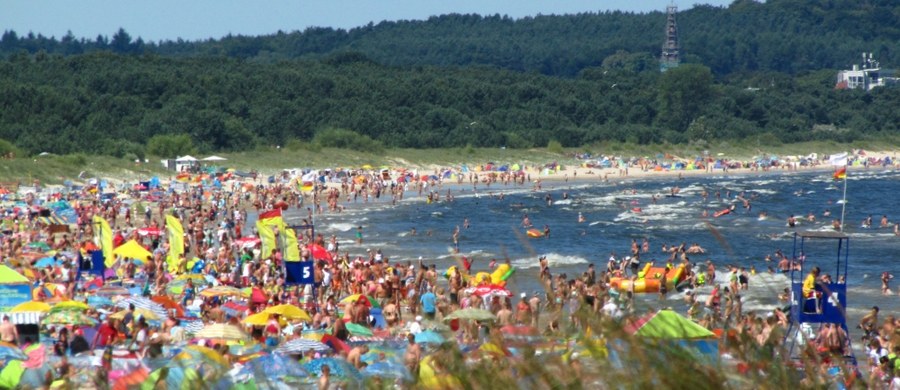 ​Ceny ubezpieczeń turystycznych poszły nieznacznie w górę. W porównaniu z ubiegłym rokiem, polisy wakacyjne podrożały o kilka procent, głównie za sprawą rosnącego na świecie zagrożenia terrorystycznego - tak wynika z porównania średnich cen ubezpieczeń turystycznych.