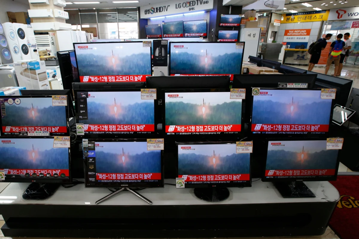 Stany Zjednoczone zwróciły się o zwołanie posiedzenia Rady Bezpieczeństwa ONZ za zamkniętymi drzwiami poświęconego pierwszej próbie międzykontynentalnego pocisku balistycznego (ICBM) przeprowadzonej przez Koreę Północną - poinformował rzecznik misji USA przy ONZ. Jak dodał, że spotkanie liczącego 15 krajów głównego organu ONZ odbędzie się prawdopodobnie w środę.