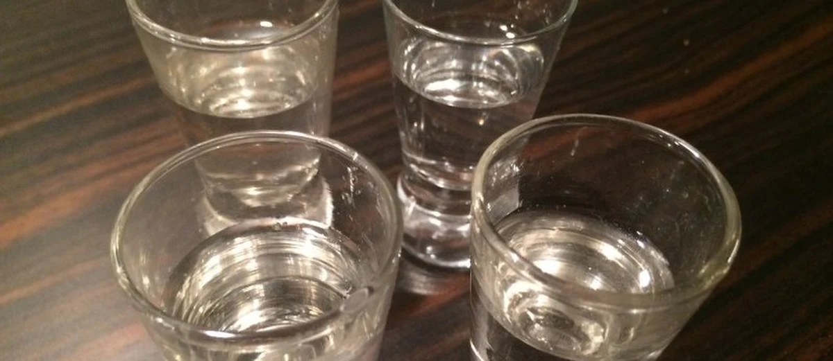 Dwóch chłopców w wieku 8 i 9 lat w środku nocy szło samotnie ulicami Szczecinka. Zauważył ich operator monitoringu miejskiego i poinformował policję. Okazało się, że ich matki były kompletnie pijane, a dzieci postanowiły pójść "do cioci".