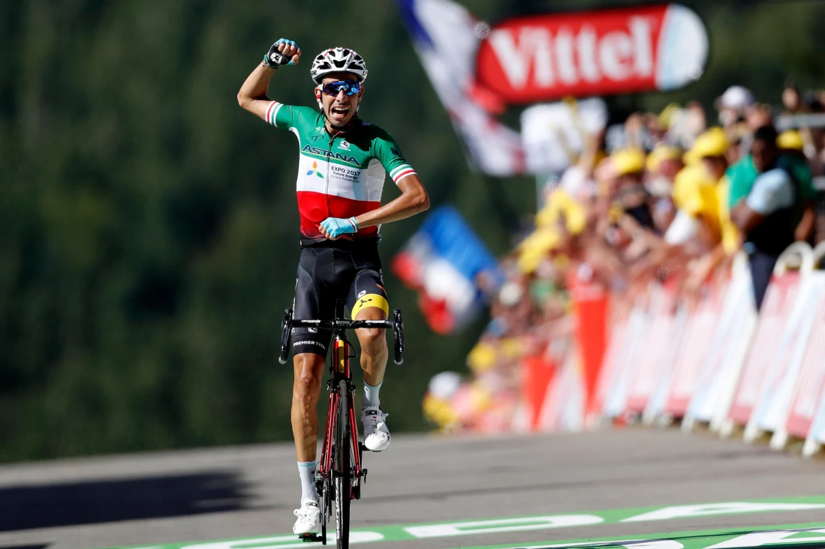 Mistrz Włoch Fabio Aru z ekipy Astana wygrał w La Planche des Belles Filles w Wogezach piąty etap kolarskiego Tour de France, pierwszy w wyścigu kończący się podjazdem. Rafał Majka (Bora-Hansgrohe) był 12. Nowym liderem został Brytyjczyk Chris Froome (Sky).