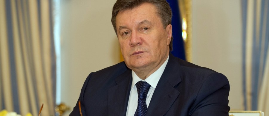 Adwokaci ukrywającego się w Rosji byłego prezydenta Ukrainy Wiktora Janukowycza złożyli w jego imieniu w prokuraturze w Kijowie zawiadomienie o zamachu stanu, który doprowadził do "negatywnych wydarzeń na Krymie" i naruszenia jedności terytorialnej państwa. ​"Chodzi o umyślne, doskonale zorganizowane działania na szkodę państwa ukraińskiego, które polegały na siłowym przejęciu władzy w naszym kraju - oświadczył obrońca obalonego prezydenta Witalij Serdiuk.