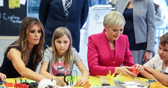 Pierwsza dama USA Melania Trump wspólnie z prezydentową Agatą Kornhauser-Dudą zwiedziła Centrum Nauki Kopernik. Pierwsze damy spotkały się z dziećmi i młodzieżą w ramach warsztatów naukowych. 