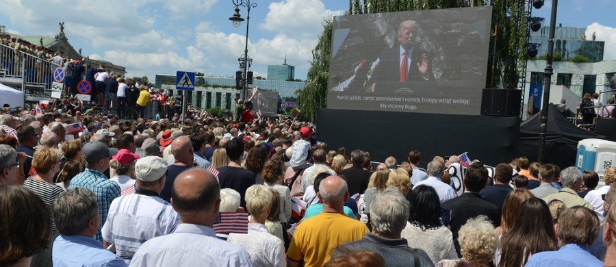Amerykańska prasa w różny sposób oceniła wizytę prezydenta USA Donalda Trumpa w Warszawie, jego wspólną konferencję prasową z prezydentem Andrzejem Dudą oraz przemówienie, jakie Trump wygłosił na placu Krasińskich.