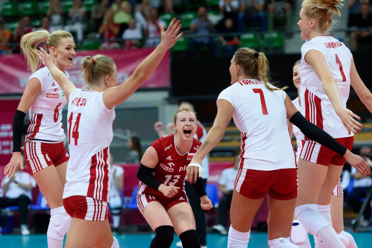 Polskie siatkarki rozpoczynają rywalizację w World Grand Prix 2017! Rozgrywki zainauguruje turniej w argentyńskich Neuquén i Ruca Che: od dzisiaj do poniedziałku biało-czerwone będą się mierzyć z Argentynkami, Chorwatkami i Kanadyjkami. Za tydzień natomiast zmagania przeniosą się do Polski: turniej zostanie rozegrany w Ostrowcu Świętokrzyskim.