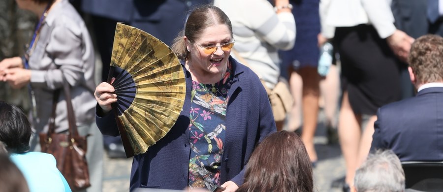 Posłanka PiS Krystyna Pawłowicz zgłosiła na policję sprawę znieważenia grobu jej rodziców. Grób został oblany czerwoną farbą. Pawłowicz podkreśliła na swoim profilu w mediach społecznościowych, że całą sprawę odbiera jako przejaw "walki politycznej" opozycji.