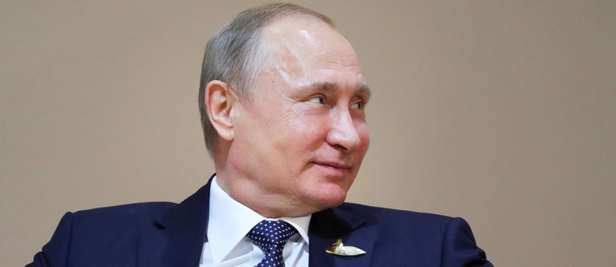 Prezydent Władimir Putin "przyjął do wiadomości" słowa, jakie pod adresem Rosji wygłosił w Warszawie przywódca USA Donald Trump, w tym jego wypowiedź o destabilizujących działaniach Rosji - oświadczył w Hamburgu rzecznik Kremla, Dmitrij Pieskow. Zapewnił też, że Putin jest szczegółowo informowany "o wszystkich wypowiedziach Trumpa, które wygłosił on w Polsce, a także o wypowiedziach innych przedstawicieli władz w Waszyngtonie".