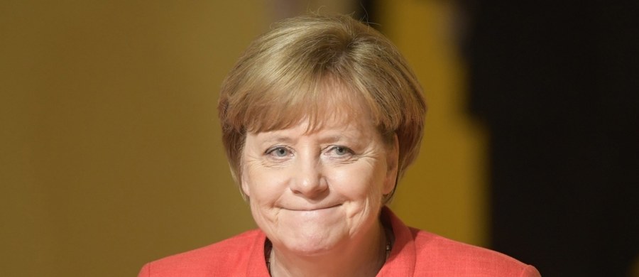 Podsumowując pierwszy dzień szczytu G20, kanclerz Niemiec Angela Merkel powiedziała w piątek w Hamburgu, że dyskusja o wolnym handlu i ochronie klimatu jest bardzo trudna, a poszukiwanie kompromisowych sformułowań może potrwać do rana w sobotę.