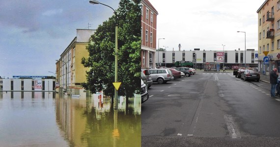 ​"20 lat po powodzi emocje może już nieco opadły, ale ta powódź nadal w nas tkwi" - mówi jednak z mieszkanek Raciborza. A Mirosław Lenk, prezydent miasta, dodaje: "Jak tylko w Raciborzu dłużej pada deszcz, część ludzi od razu idzie na wały i sprawdza poziom wody".