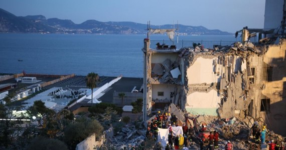 Osiem osób zginęło w wyniku zawalenia się budynku mieszkalnego w mieście Torre Annunziata niedaleko Neapolu na południu Włoch. W sobotę rano zakończono wydobywanie ciał spod gruzów domu, który runął dobę wcześniej.