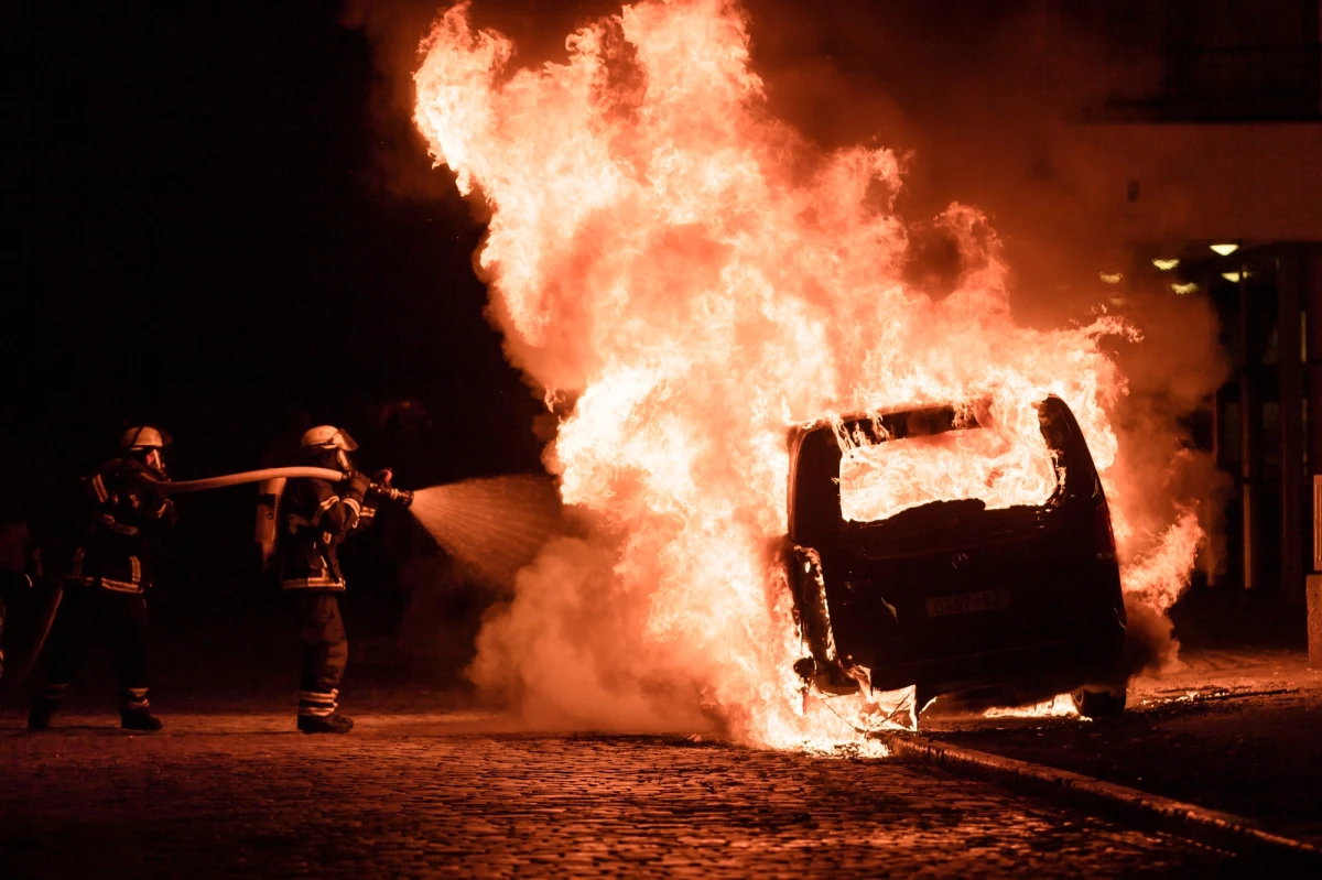 213 funkcjonariuszy odniosło obrażenia podczas trwających od czwartku protestów przeciwko spotkaniu G20 w Hamburgu  - poinformowała hamburska policja w sobotę. Zdaniem policji liczba ta z pewnością wzrośnie, gdyż wiele obrażeń zgłaszanych jest po zakończeniu akcji.