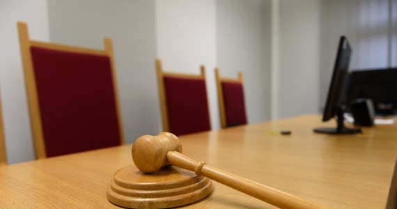 Sąd w Gdyni zdecydował o aresztowaniu na trzy miesiące księdza podejrzanego o molestowanie seksualne dwóch chłopców. Duchowny przyznaje się do winy. Grozi mu do 12 lat więzienia.