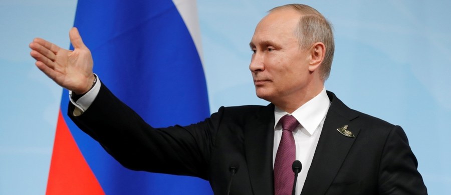 Prezydent Rosji Władimir Putin ocenił, że są przesłanki do odbudowy relacji z USA i uznał za bardziej pragmatyczne stanowisko Ameryki w sprawie Syrii. Pytany o dostawy gazu z USA do Europy zapewnił, że gaz rosyjski ma przewagę konkurencyjną.
