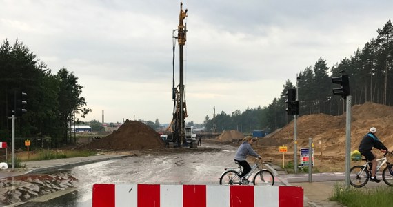 Mieszkańcy Białegostoku szykują się do niedzielnej ewakuacji. Jest ona konieczna ze względu na akcję służb związaną z usunięciem ważącej ok. 0,5 tony bomby z czasów II wojny światowej, którą znaleziono w trakcie prac budowlanych na ul. Ciołkowskiego. W sumie ewakuowanych ma być ok. 10 tys. osób z Białegostoku i gminy Supraśl.