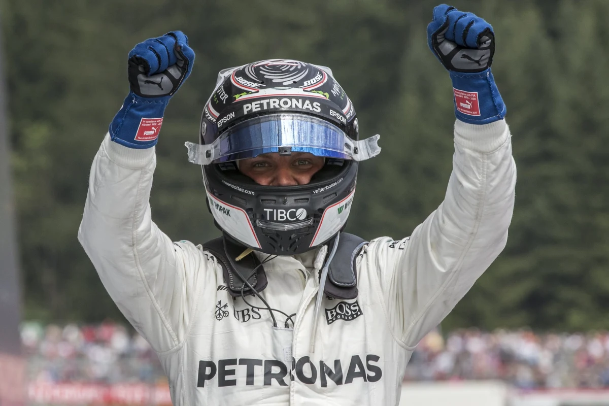 Fin Valtteri Bottas z zespołu Mercedes GP wygrał wyścig Formuły 1 o Grand Prix Austrii, 9. rundę mistrzostw świata. To jego druga wygrana w karierze, po raz pierwszy triumfował 30 kwietnia 2017 roku w GP Rosji na torze w Soczi.
