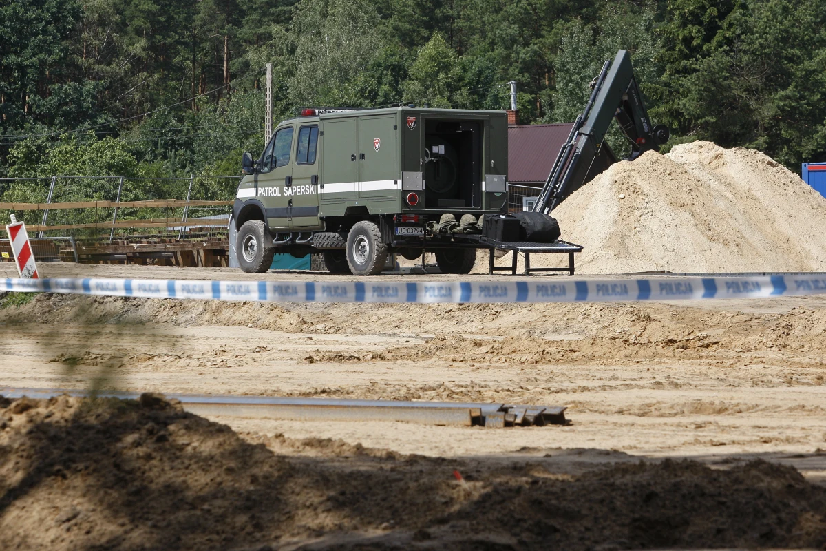 Półtonowa bomba z czasów II wojny światowej została dziś zdetonowana na poligonie w Orzyszu. Niewybuch wywieziono wczoraj z Białegostoku. Znaleziono ją na terenie przebudowy ul. Ciołkowskiego.