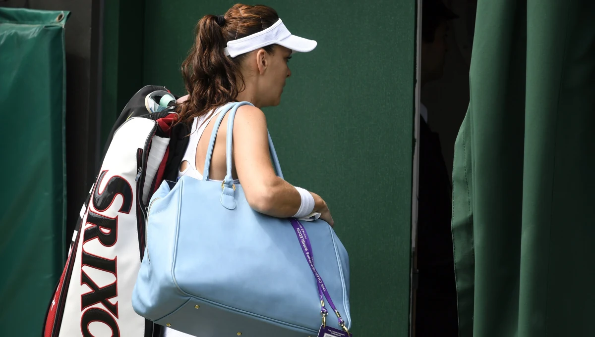 Agnieszka Radwańska na IV rundzie kończy przygodę z tegoroczną edycją wielkoszlemowego Wimbledonu. Krakowska tenisistka uległa Rosjance Swietłanie Kuzniecowej 2:6, 4:6. 