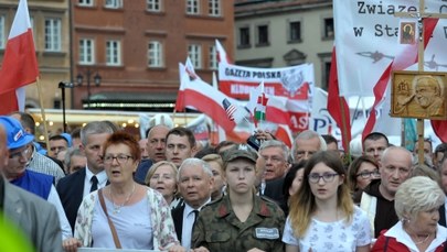 Smoleński marsz pamięci przeszedł przed Pałac Prezydencki