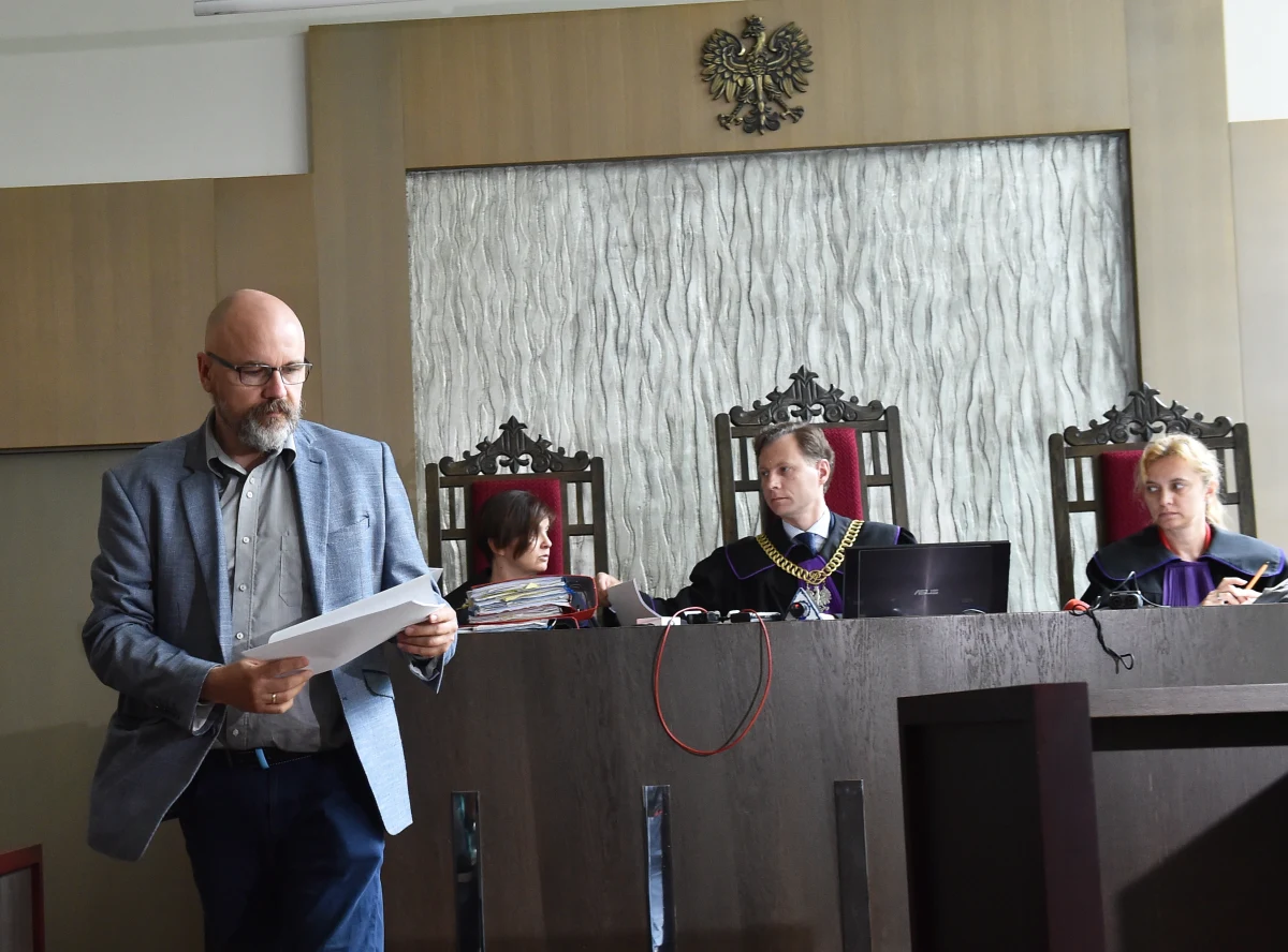 ​Wojewódzki Sąd Administracyjny w Krakowie uznał, że z uwagi na zanieczyszczenie powietrza Urząd Miasta Zakopane bezpodstawnie pobierał opłatę miejscową. Urząd będzie musiał zwrócić turyście pobraną opłatę oraz uiścić 300 zł kosztów sądowych. Wyrok jest nieprawomocny, przysługuje od niego odwołanie.