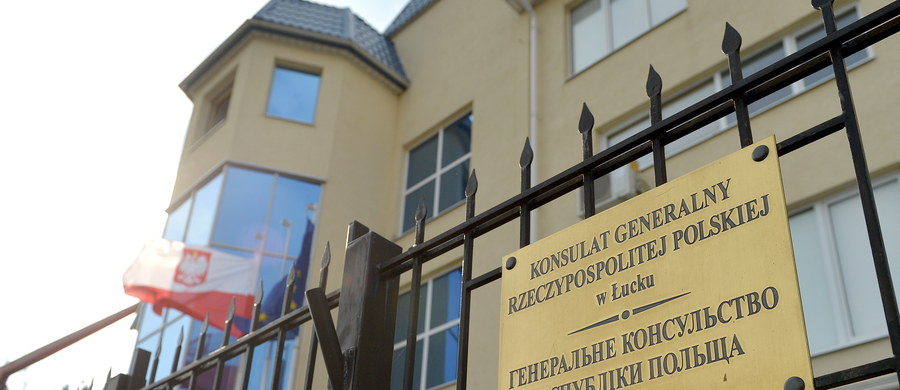 ​W poniedziałek przy ogrodzeniu Konsulatu Generalnego RP w Łucku nieznani sprawcy odpalili petardę. Nie odnotowano żadnych szkód, ukraińskie służby prowadzą śledztwo w tej sprawie - podało Biuro Rzecznika Prasowego MSZ.