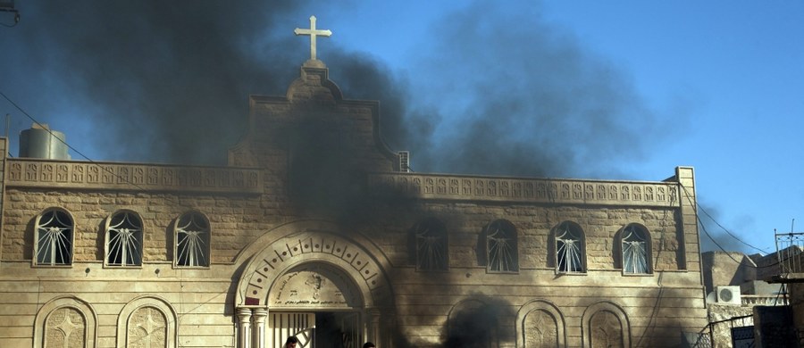 "Niemożliwy powrót chrześcijan do Mosulu" - pod takim tytułem francuski dziennik "Le Monde" publikuje we wtorek dramatyczne świadectwa chrześcijan w Iraku. Katolicka gazeta "La Croix" zaznacza, że "nikt nie wie, czy chrześcijanie wrócą do Mosulu".